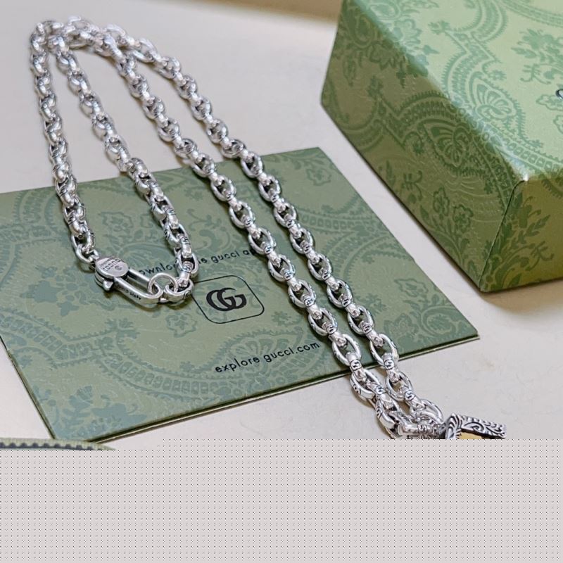 G*u*i necklaces